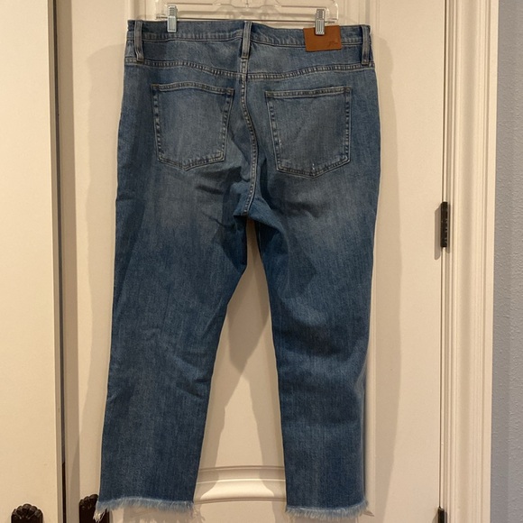 Women’s J.Crew jeans size 33, slim boyfriend fit with frayed hems - Picture 7 of 10